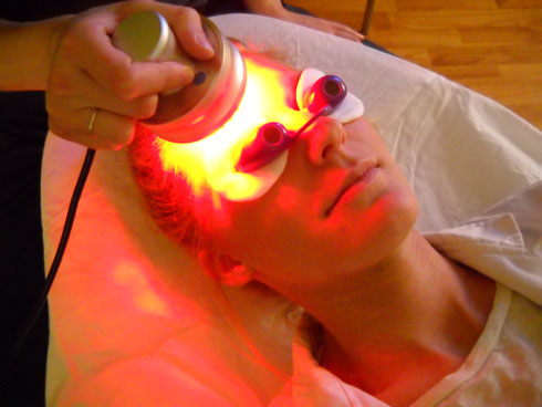led-light-therapy-forehead